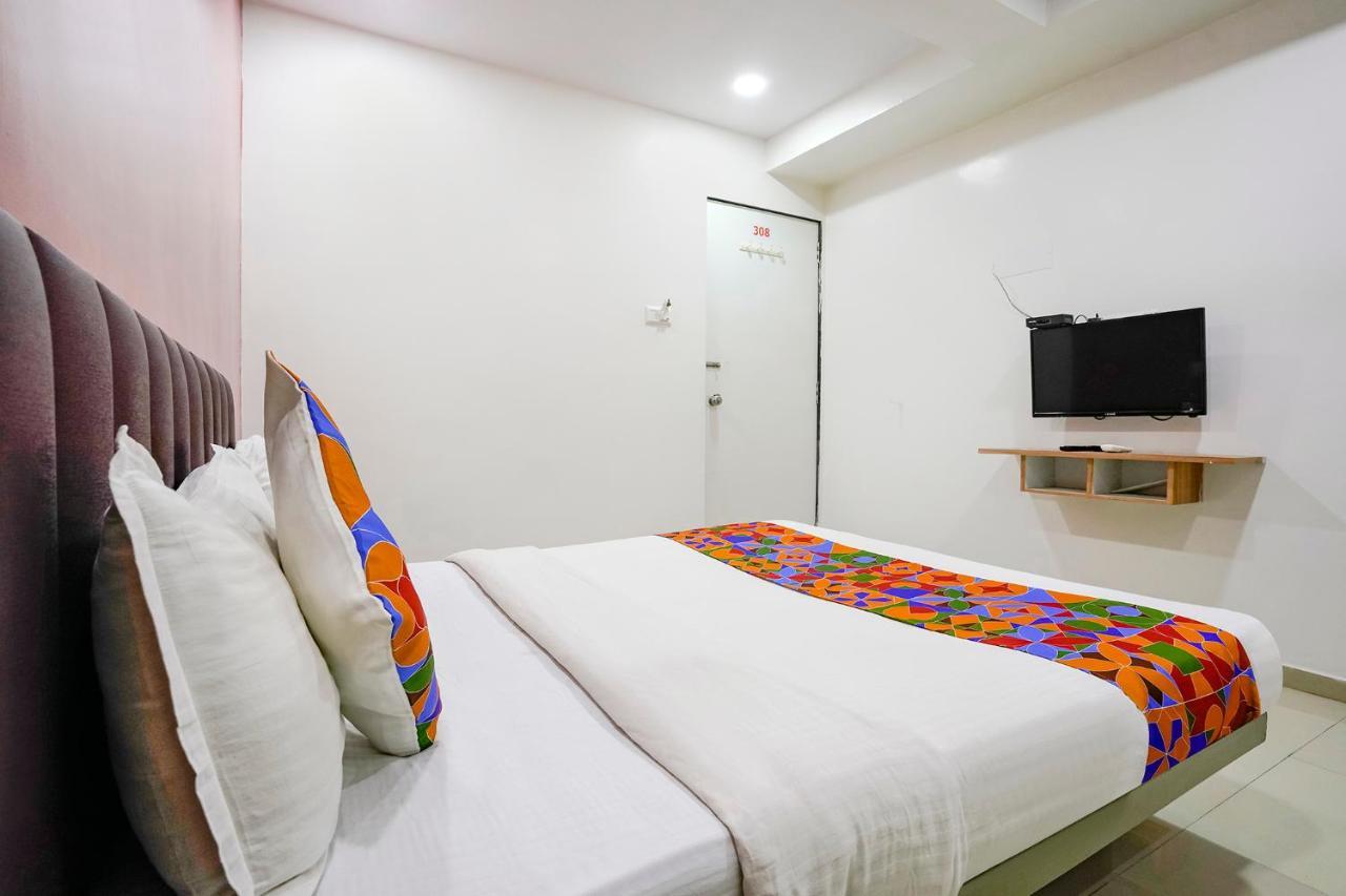 Fabexpress Blue Stone Hotel สุรัต ภายนอก รูปภาพ